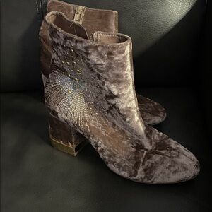 Design Lab Lord & Taylor Blush Velvet Ankle Boots